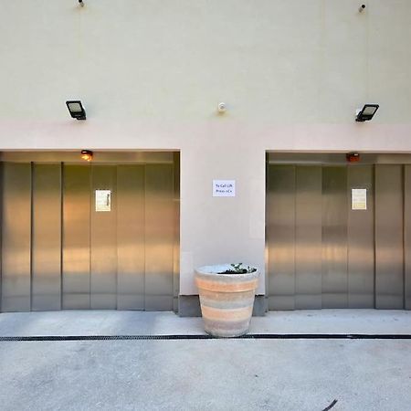 Brand New ! Seaside Apt With Poolview & Parking Budva Eksteriør bilde