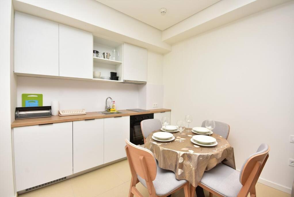 Brand New ! Seaside Apt With Poolview & Parking Budva Eksteriør bilde