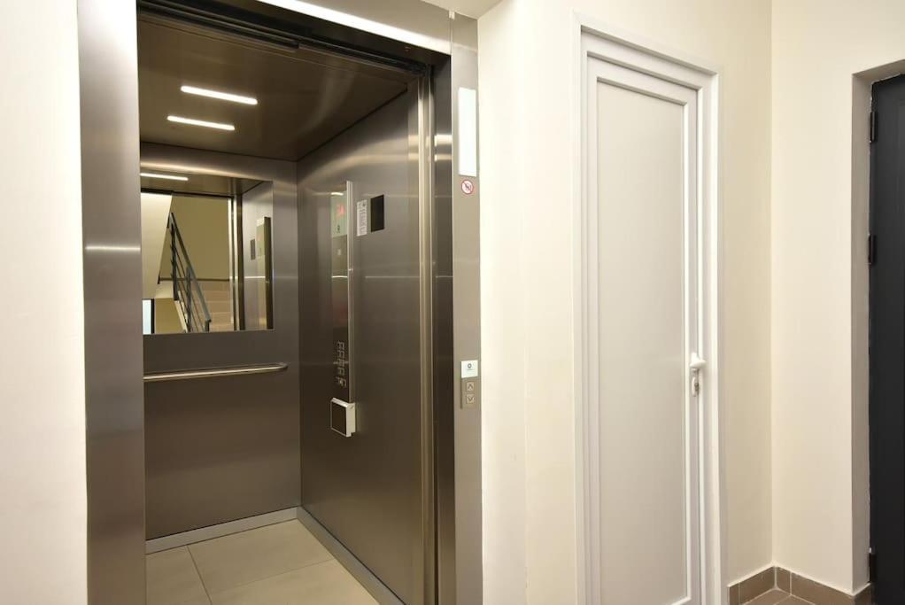 Brand New ! Seaside Apt With Poolview & Parking Budva Eksteriør bilde