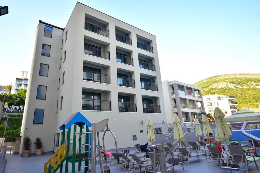 Brand New ! Seaside Apt With Poolview & Parking Budva Eksteriør bilde